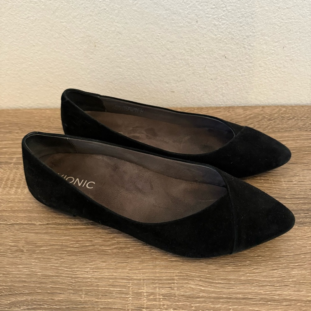 Vionic Black Suede Gem Caballo Flats, Size 8.5 wide